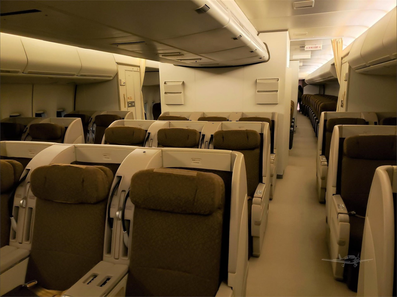 Illustration for article titled Japan's former "Air Force One" is for sale